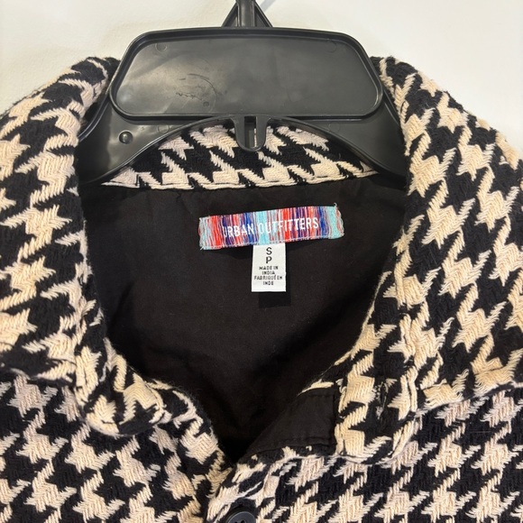 Urban Outfitters Black and White Houndstooth Button Down Shacket Size Small - Picture 6 of 10